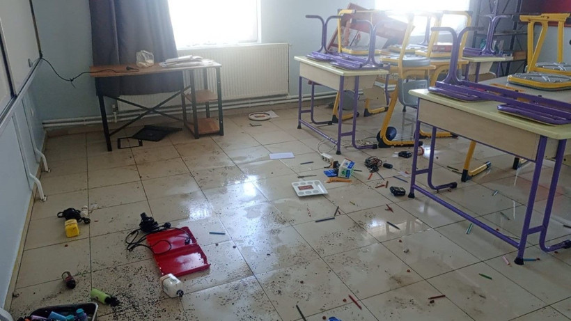 Vandallar iş başında: Okulu tahrip ettiler - Resim: 6