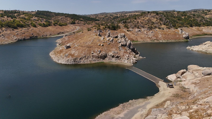 Su buharlaştı, köprü 'doğdu' - Resim: 1