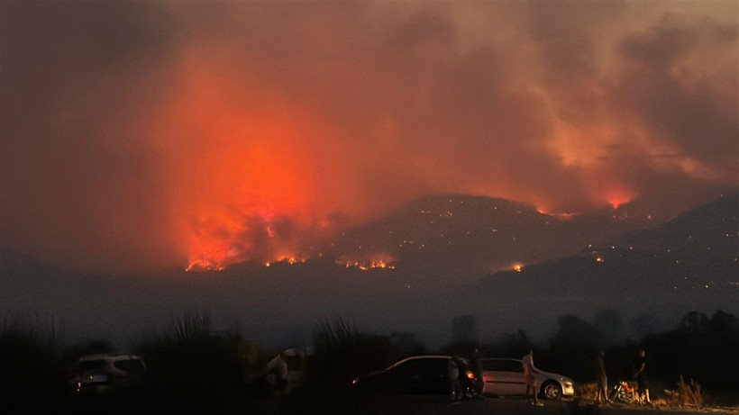 Çanakkale Gelibolu'da orman yangını: Hızla büyüdü - Resim: 26