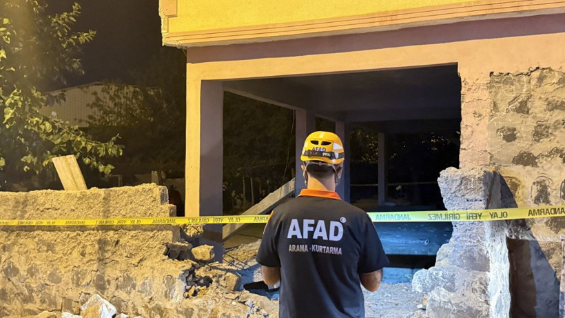 Balkon çöktü: 5 yaralı - Resim: 1