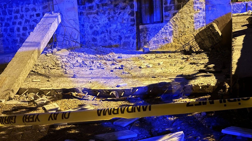 Balkon çöktü: 5 yaralı - Resim: 2