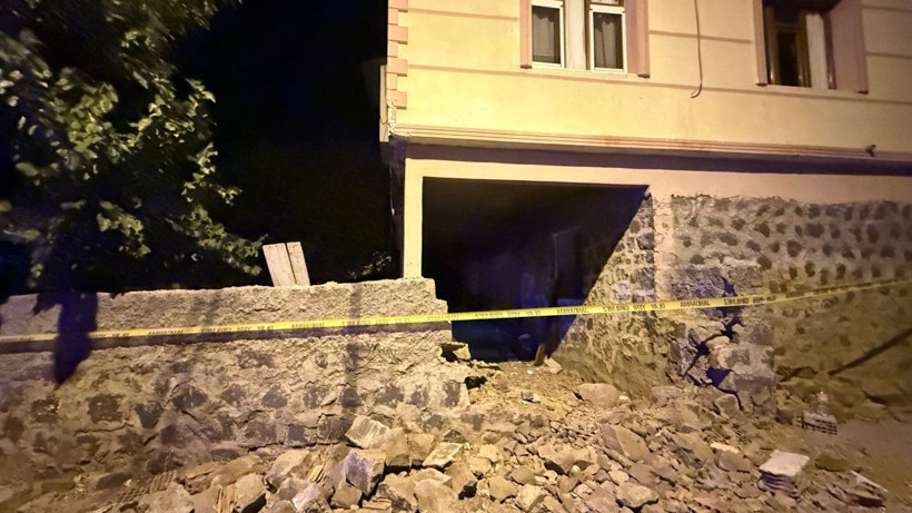 Balkon çöktü: 5 yaralı - Resim: 3