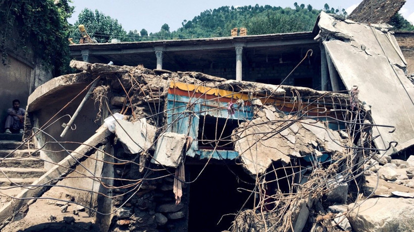 Muson yağmurları yüzlerce kişiyi öldürdü - Resim: 5