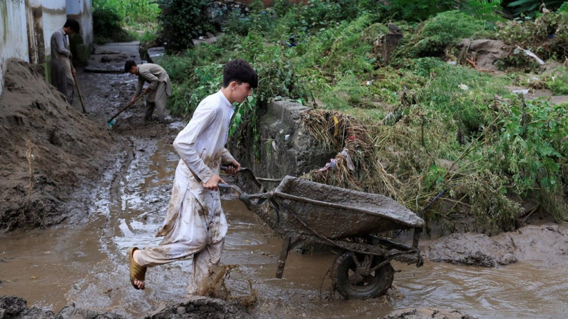 Muson yağmurları yüzlerce kişiyi öldürdü - Resim: 6