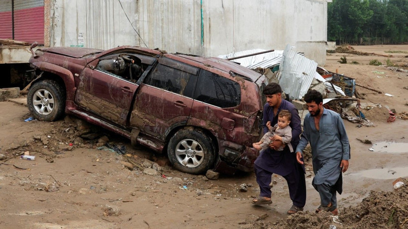 Muson yağmurları yüzlerce kişiyi öldürdü - Resim: 7