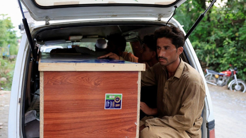 Muson yağmurları yüzlerce kişiyi öldürdü - Resim: 15