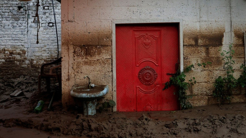 Muson yağmurları yüzlerce kişiyi öldürdü - Resim: 2
