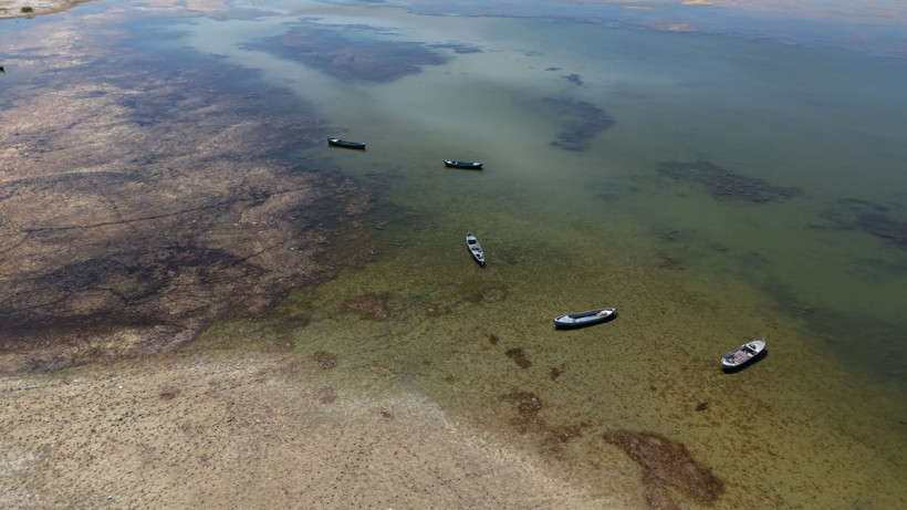 Türkiye'nin en büyük tatlı su gölünde kuraklık alarmı: Suyun çekilmesiyle adalar oluştu - Resim: 1