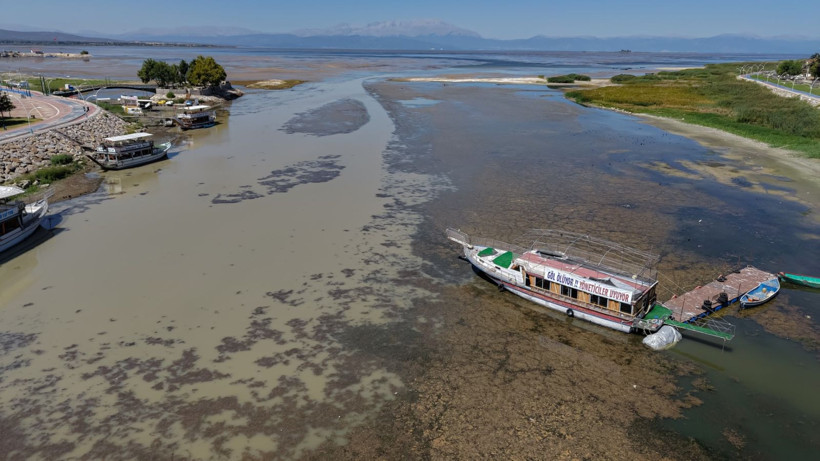 Türkiye'nin en büyük tatlı su gölünde kuraklık alarmı: Suyun çekilmesiyle adalar oluştu - Resim: 14