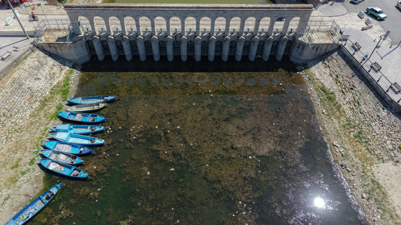 Türkiye'nin en büyük tatlı su gölünde kuraklık alarmı: Suyun çekilmesiyle adalar oluştu - Resim: 15