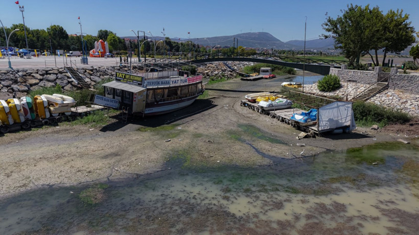 Türkiye'nin en büyük tatlı su gölünde kuraklık alarmı: Suyun çekilmesiyle adalar oluştu - Resim: 16