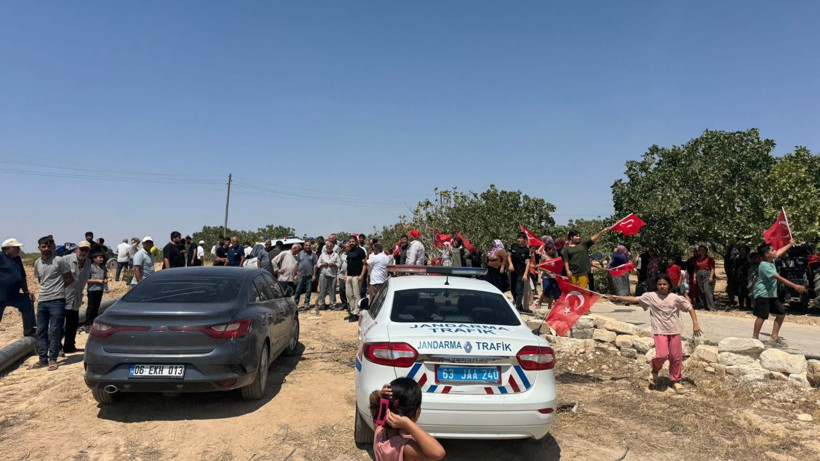 Köylüler isyan etti, jandarmayla karşı karşıya geldi - Resim : 2