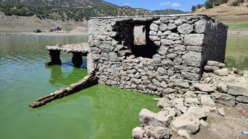 Baraj suyu çekildi, eski yerleşim yerleri ortaya çıktı - Resim: 2