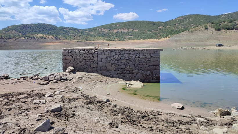 Baraj suyu çekildi, eski yerleşim yerleri ortaya çıktı - Resim: 3