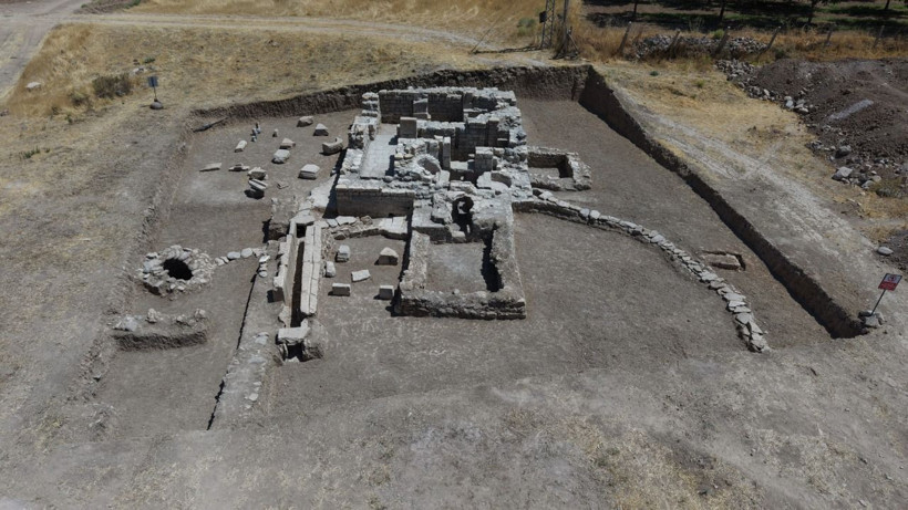 Fidan dikmek için kazdı, Roma tarihini çıkardı: Elazığ'da yerden ısıtmalı hamam - Resim: 2