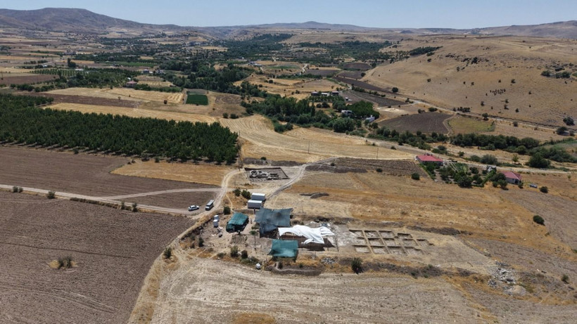 Fidan dikmek için kazdı, Roma tarihini çıkardı: Elazığ'da yerden ısıtmalı hamam - Resim: 1