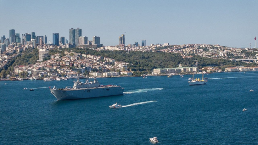 Erdoğan, Boğaz’dan geçen 9 gemiyi selamladı - Resim: 1