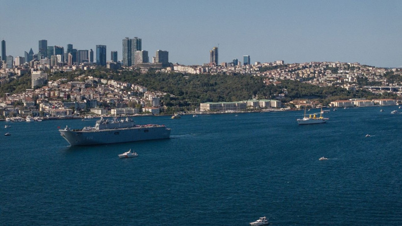 Erdoğan, Boğaz’dan geçen 9 gemiyi selamladı - Resim: 2