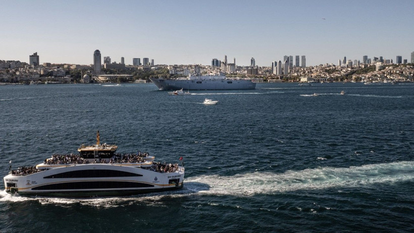 Erdoğan, Boğaz’dan geçen 9 gemiyi selamladı - Resim: 4