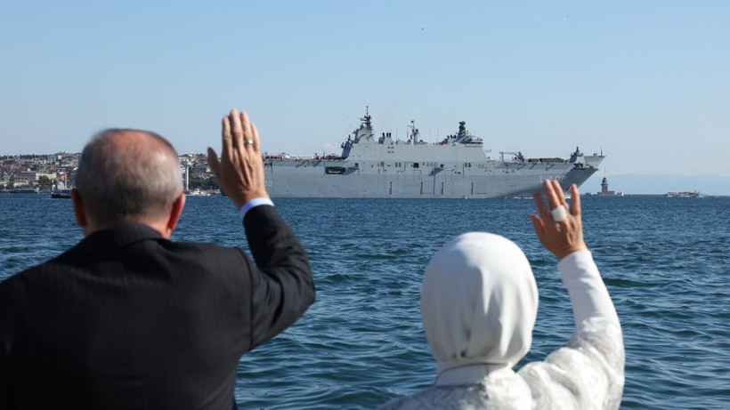 Erdoğan, Boğaz’dan geçen 9 gemiyi selamladı - Resim: 6