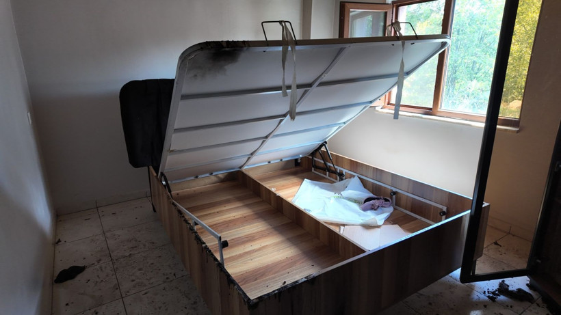 Kimse ne olduğunu çözemedi: Bu ev günaşırı yanıyor - Resim: 1