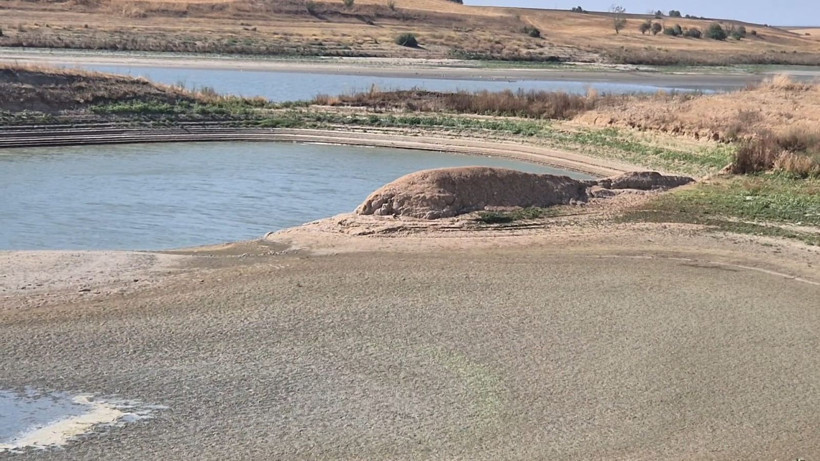 Baraj kritik seviyeyi gördü: Su metrelerce çekildi, adacıklar ortaya çıktı - Resim: 4