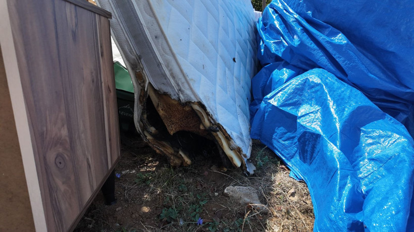 Kimse ne olduğunu çözemedi: Bu ev günaşırı yanıyor - Resim: 4