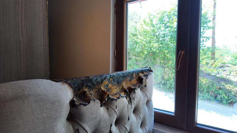 Kimse ne olduğunu çözemedi: Bu ev günaşırı yanıyor - Resim: 5