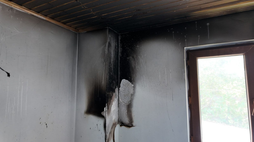 Kimse ne olduğunu çözemedi: Bu ev günaşırı yanıyor - Resim: 7