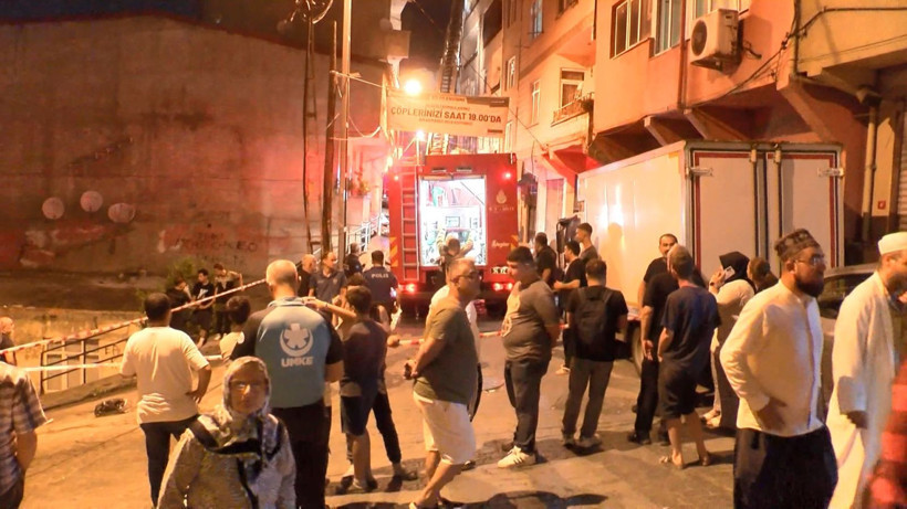 Beyoğlu'nda yangın ve tüp patlaması: Mahalleli sokağa döküldü - Resim: 7