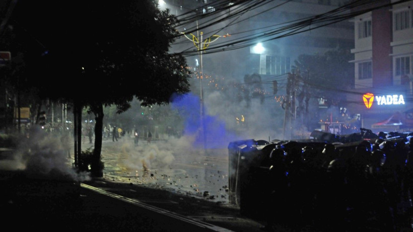 Milletvekillerine ayrıcalık isyan ettirdi, sokaklar karıştı - Resim: 4