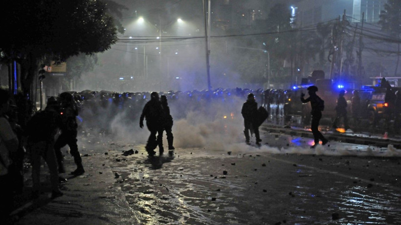 Milletvekillerine ayrıcalık isyan ettirdi, sokaklar karıştı - Resim: 5