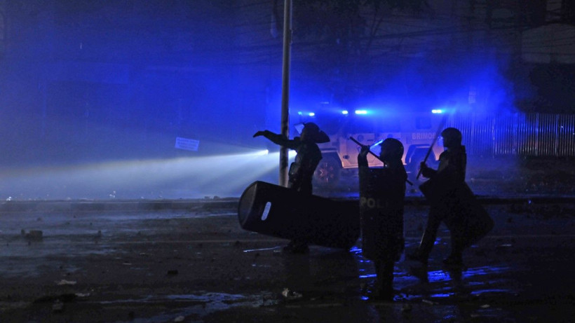 Milletvekillerine ayrıcalık isyan ettirdi, sokaklar karıştı - Resim: 8