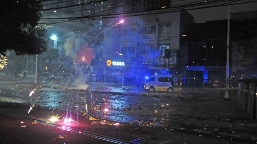 Milletvekillerine ayrıcalık isyan ettirdi, sokaklar karıştı - Resim: 10