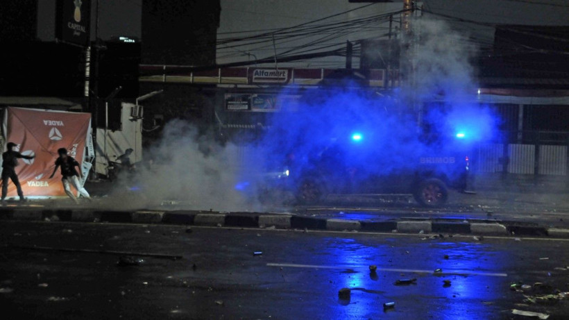 Milletvekillerine ayrıcalık isyan ettirdi, sokaklar karıştı - Resim: 11