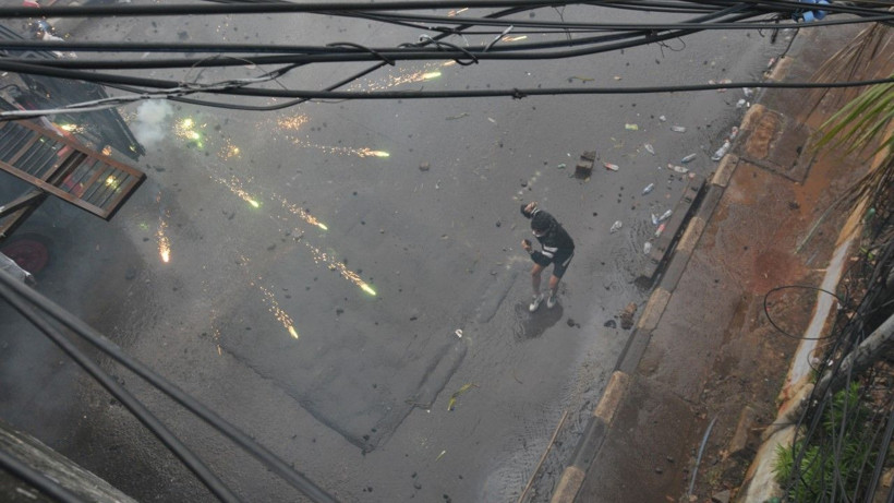 Milletvekillerine ayrıcalık isyan ettirdi, sokaklar karıştı - Resim: 18