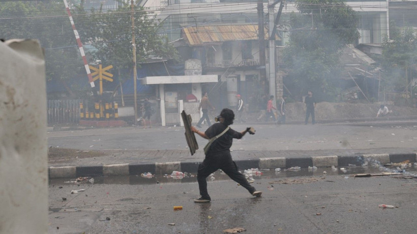 Milletvekillerine ayrıcalık isyan ettirdi, sokaklar karıştı - Resim: 21