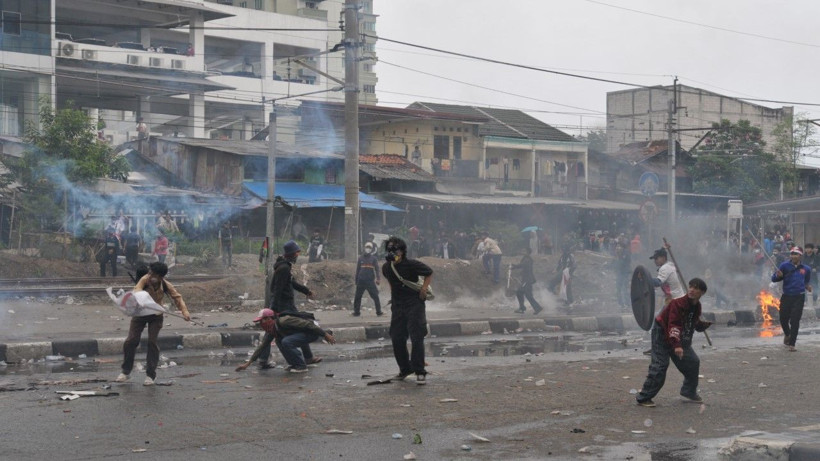 Milletvekillerine ayrıcalık isyan ettirdi, sokaklar karıştı - Resim: 22