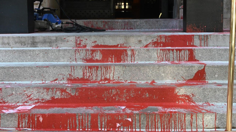 Gazetecinin evine kırmızı boya döküldü - Resim: 2