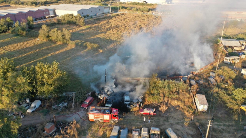 Otoparktaki araçlar kül oldu - Resim: 2