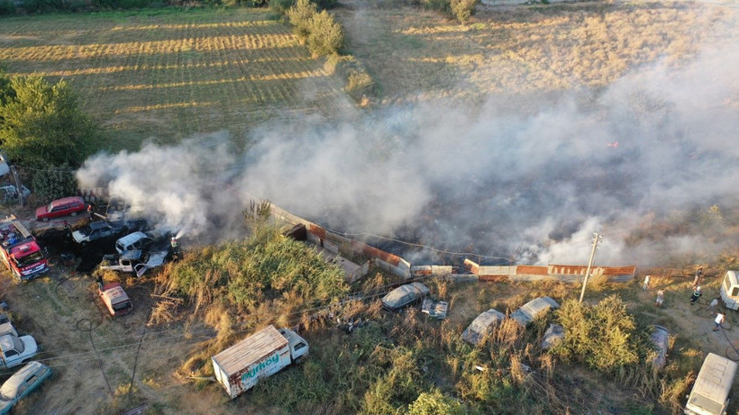 Otoparktaki araçlar kül oldu - Resim: 3