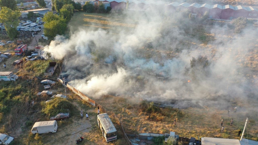 Otoparktaki araçlar kül oldu - Resim: 4