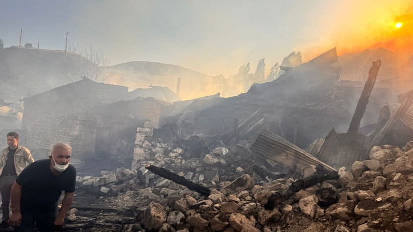 Yangın faciasında çok sayıda ev kül oldu - Resim: 2