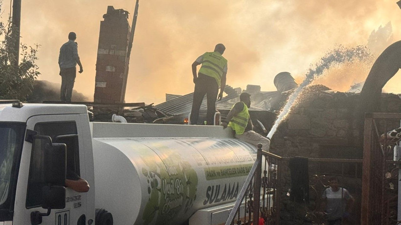 Yangın faciasında çok sayıda ev kül oldu - Resim: 3