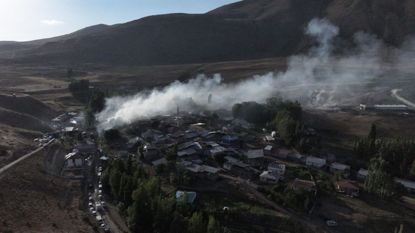 Yangın faciasında çok sayıda ev kül oldu - Resim: 7