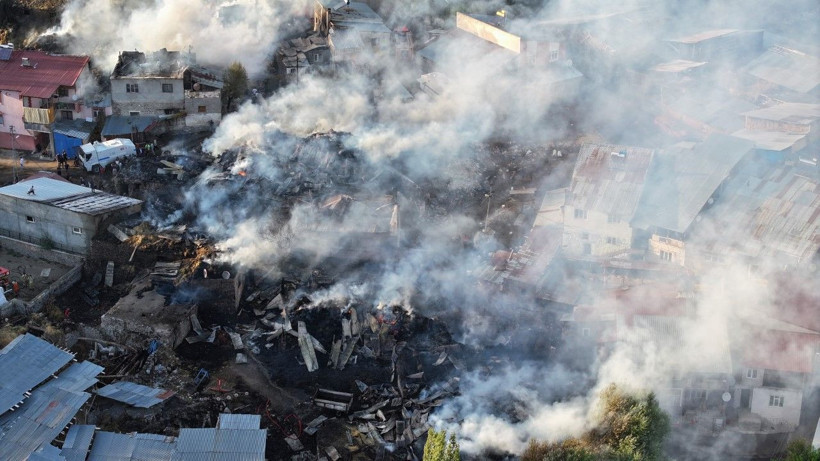 Yangın faciasında çok sayıda ev kül oldu - Resim: 12