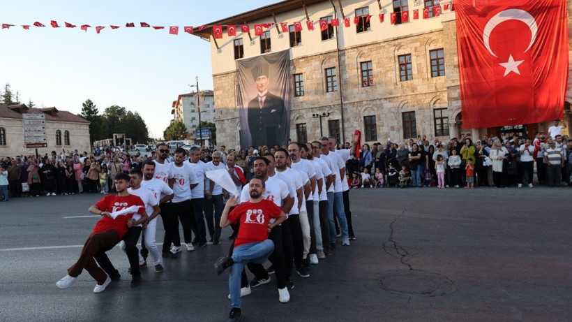 Sivas Kongresi’ni halay çekerek kutladılar - Resim: 6