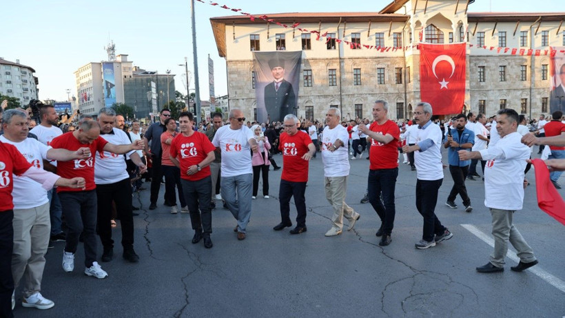 Sivas Kongresi’ni halay çekerek kutladılar - Resim: 8