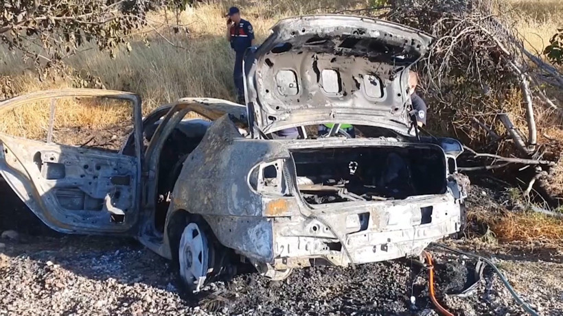 Manisa'da feci kaza! Otomobiller çarpıştı, araç alev aldı: 3 ölü, 2 yaralı - Resim : 1