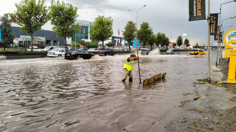 Meteoroloji uyarmıştı: Ankara ve Bolu'da yollar göle döndü - Resim : 4